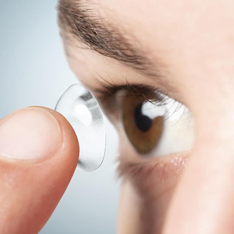 man-contactlens-kruyzter.jpeg